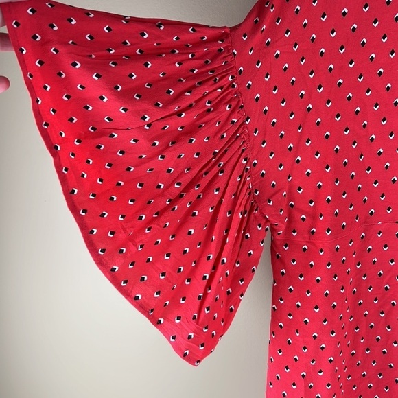 Zara WOMAN Red Patterned  Blouse with Ruffled Flowy Short Sleeves - Picture 5 of 9